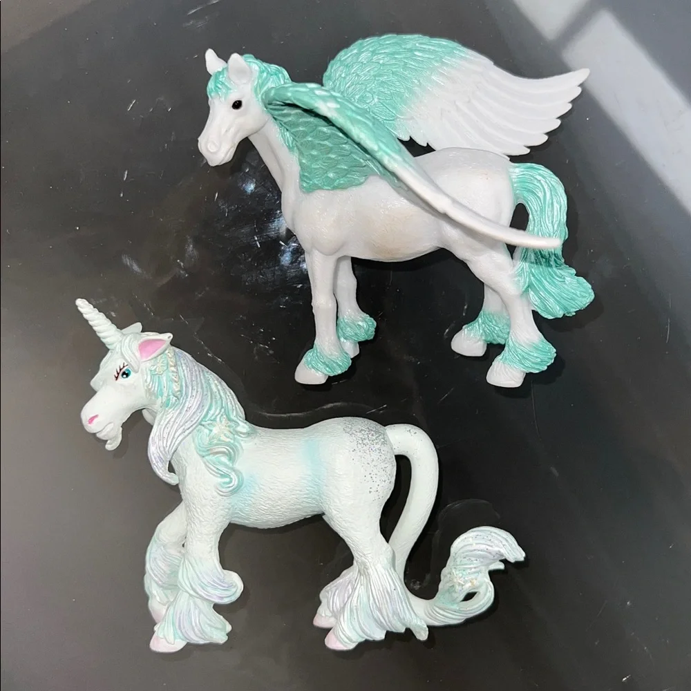 🦄Fantasy Lot of 2 Unicorns Horse Pegasus Winged Horse by Papo & Schleich Bayala